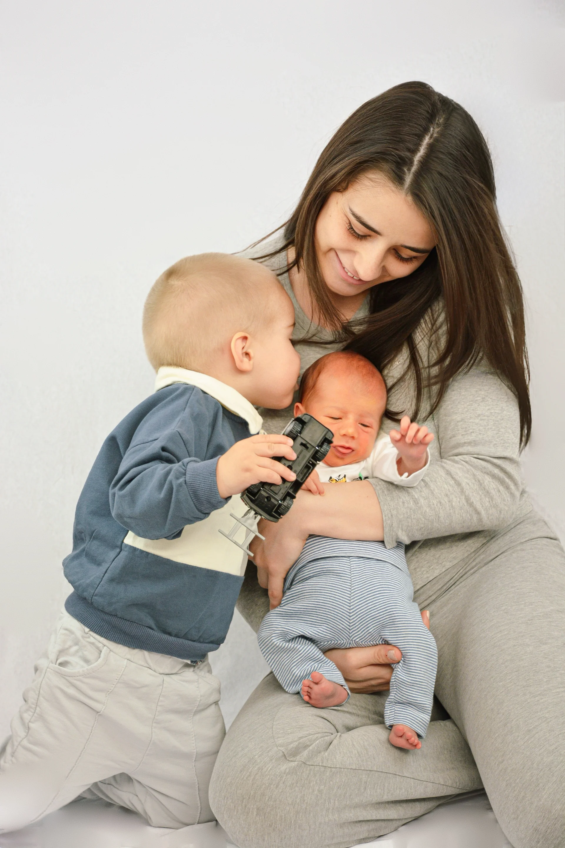 Porodična fotografija - zagrljaj i ljubav