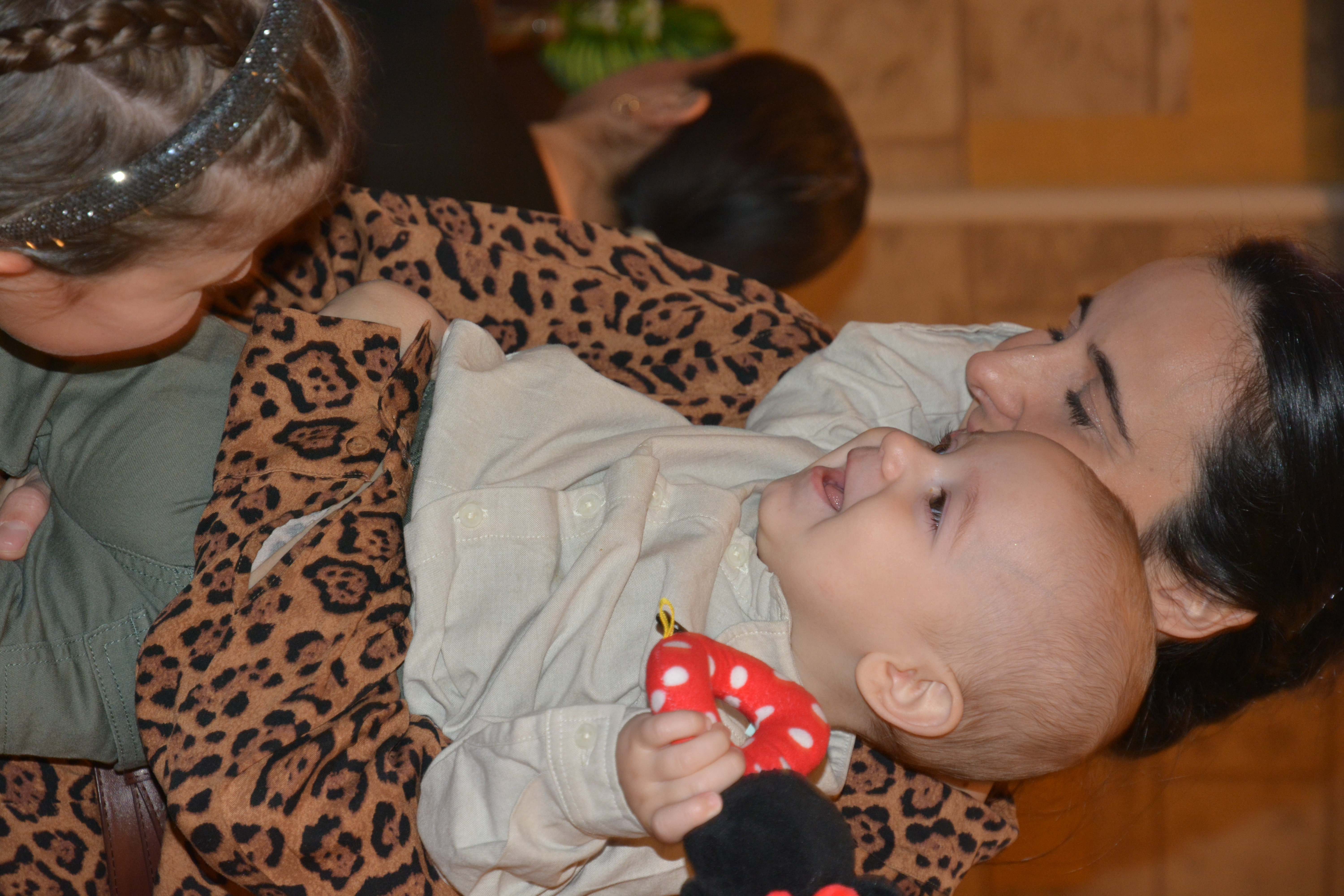 Dekoracija dečijeg rođendana - baloni, torta, konfete