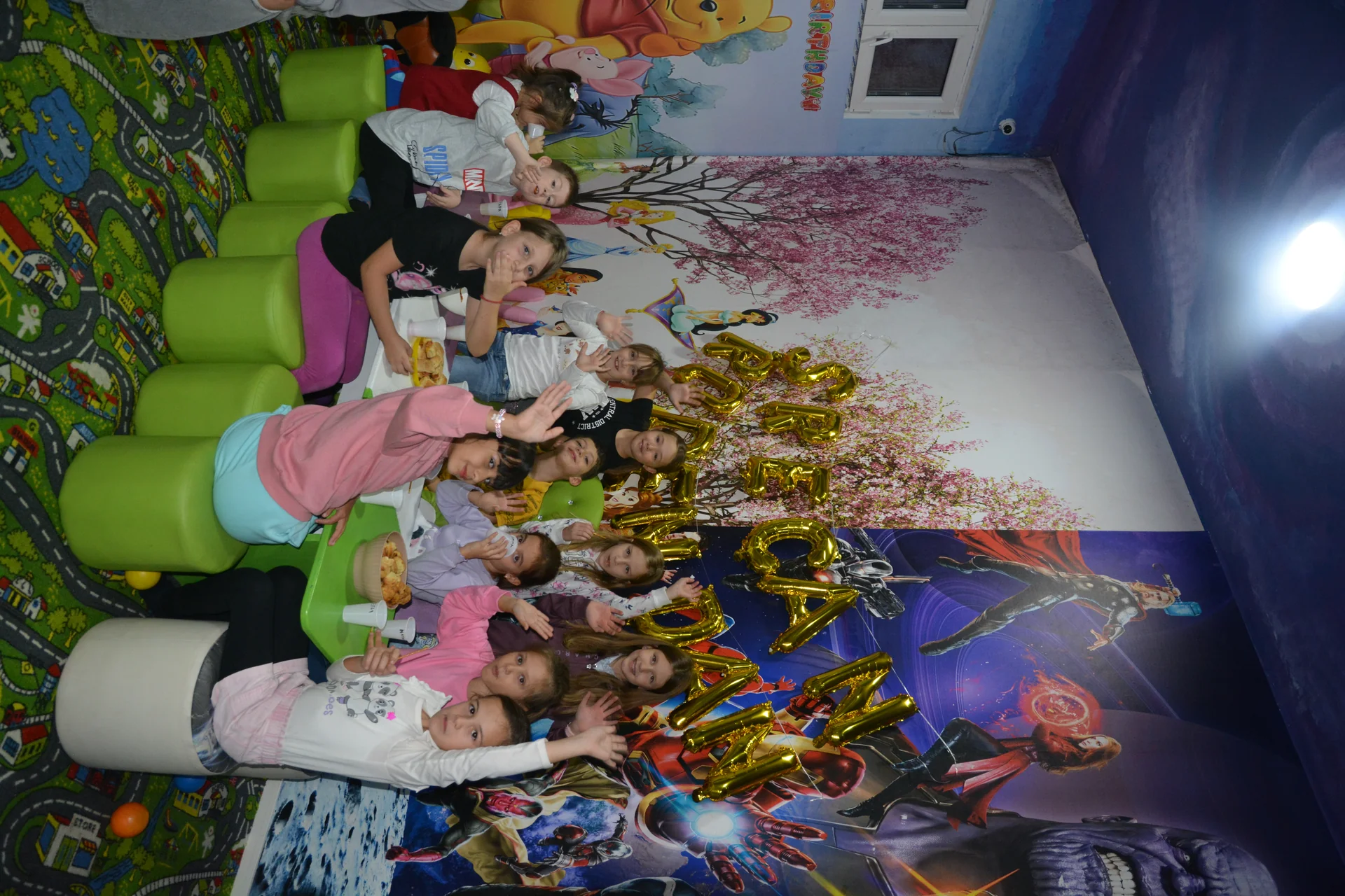 Dečija proslava - smeh i igra na rođendanu