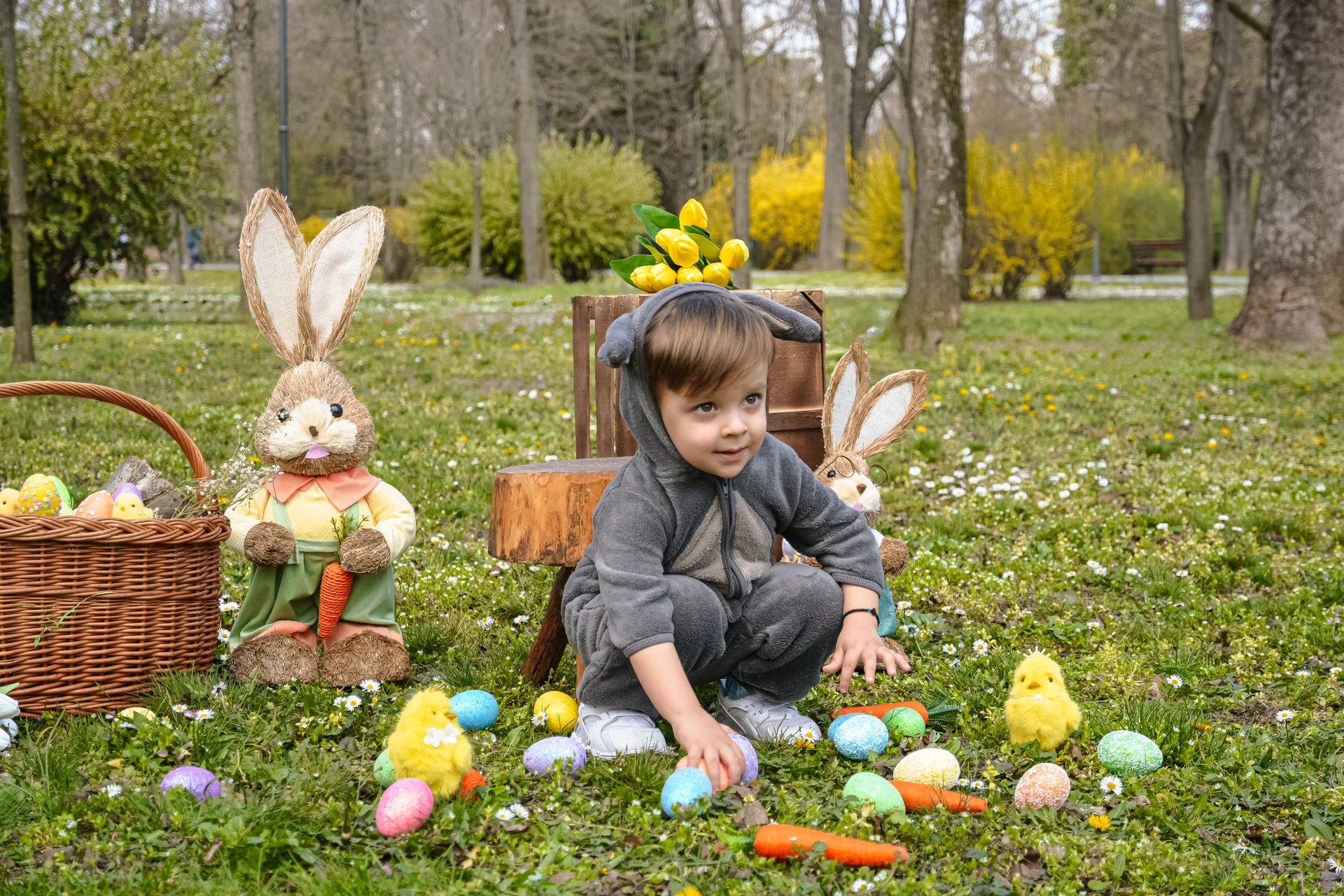 Uskršnje fotografisanje dece u prirodi