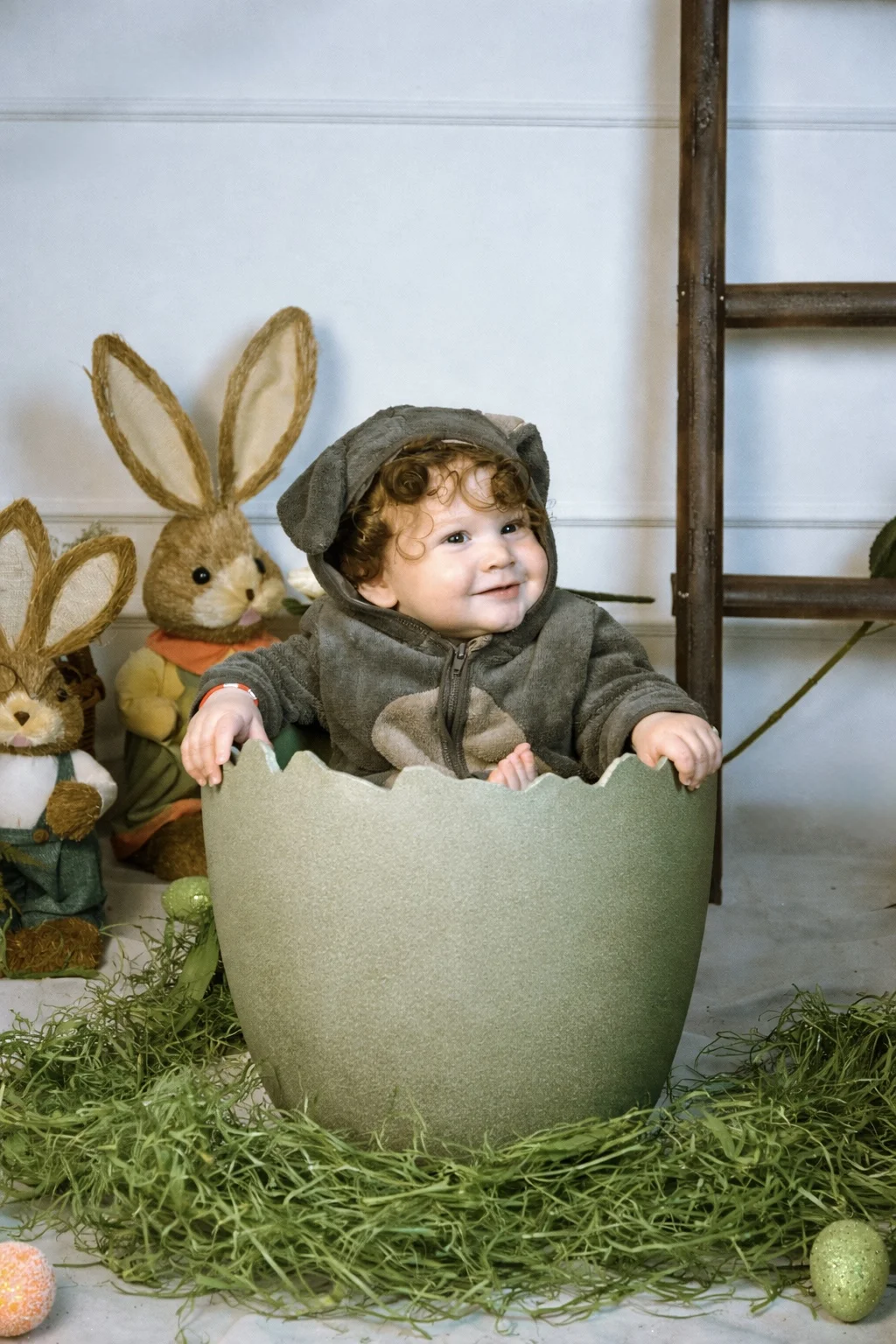 Uskršnja sesija sa jajima i zečićima