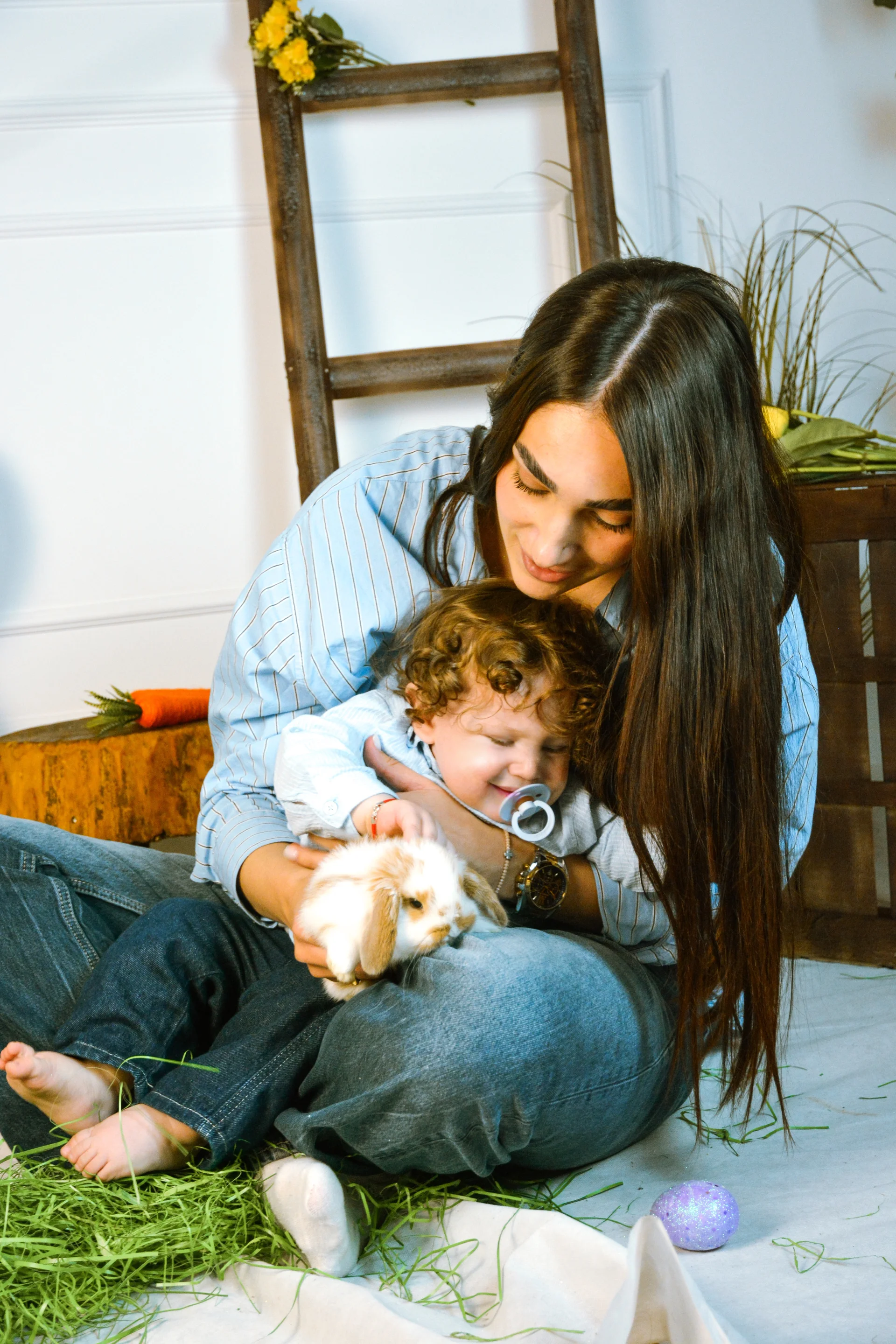 Uskršnja foto sesija sa tematskom uskršnjom dekoracijom
