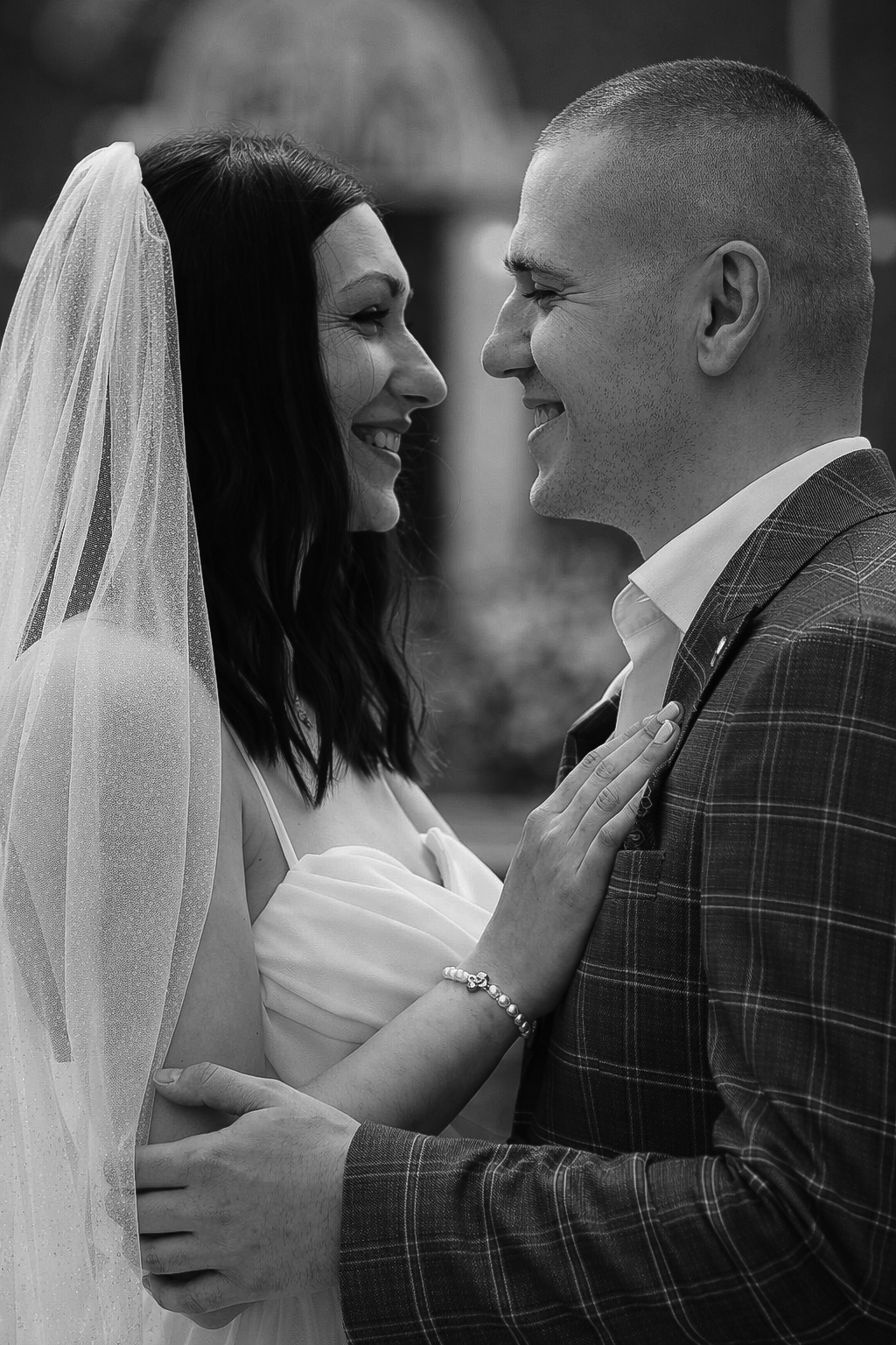 Mladenci na venčanju - svadbena fotografija Pančevo